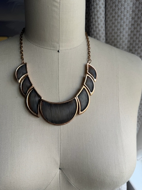Vintage Jewelry - Retro Black & Gold Tone Fan Shaped Statement Bib 17” + 3” Extender Necklace